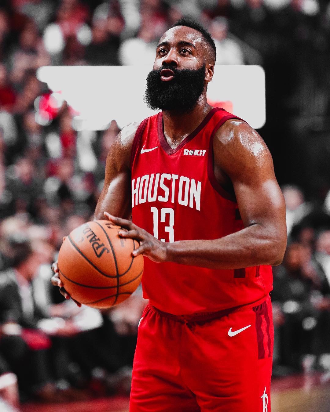 开拓者状态回升终止连败（开拓者回勇，连败止步）