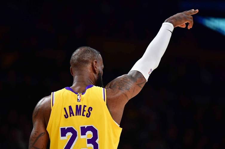 足球世界杯亚洲区预选赛关键比赛回顾（世界杯亚洲区预选赛焦点战复盘）