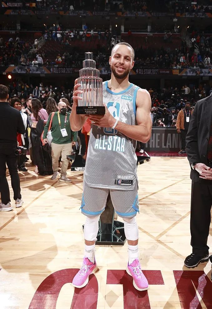 国米2-1凯拉特全队评分：邓弗里斯、弗拉泰西5分最低（国米2-1凯拉特，全队评分出炉：邓弗里斯与弗拉泰西以5分垫底）