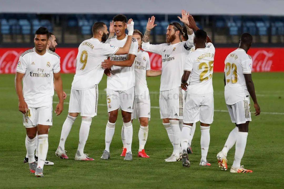 爆射破门建功！马尔穆什4次射正1粒进球，荣膺全场最佳（马尔穆什4次射正斩1球，劲射破网当选全场最佳）