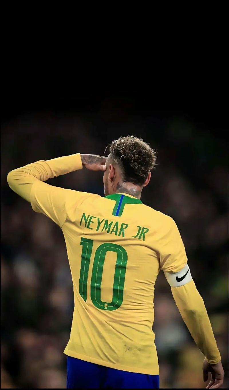 门将扑出点球，全场掌声雷动（门将神勇扑点，全场掌声如潮）