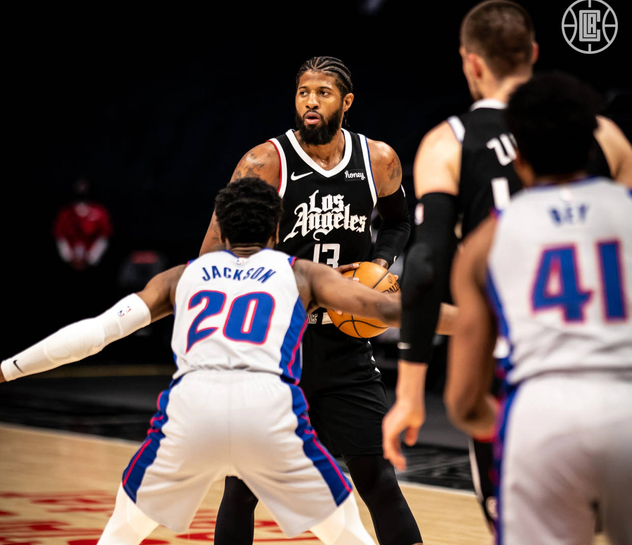 尼古拉-佩佩：梅西和C罗的不同？梅西像孙悟空，C罗像贝吉塔（尼古拉-佩佩谈梅西与C罗差异：梅西似孙悟空，C罗更像贝吉塔）