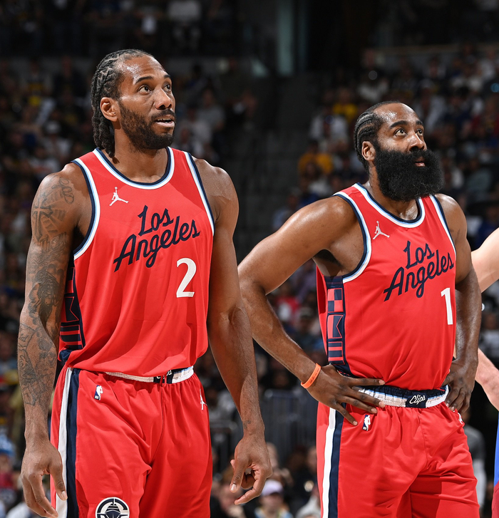 欧冠半场：吉马良斯意外乌龙送分，勒沃库森暂1-0纽卡（欧冠半场战报：吉马良斯自摆乌龙，勒沃库森暂以1-0领先纽卡）