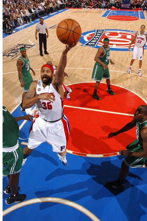 波兰媒体：在得知巴萨的决定前，莱万不会与其他俱乐部谈判（波媒：在明确巴萨决定前，莱万不与其他球队谈判）