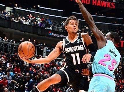 里弗斯：字母哥正在接受核磁共振检查，不认为他是跟腱受伤（里弗斯：字母哥正做核磁共振，暂不认为是跟腱伤）