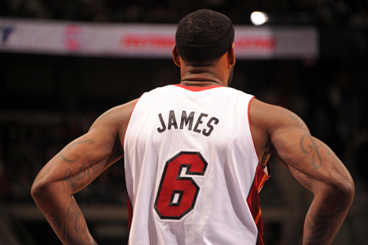 成都客战首尔：成都全主力出战，林加德首发，韦世豪替补（成都做客首尔：全主力出击，林加德先发，韦世豪替补待命）