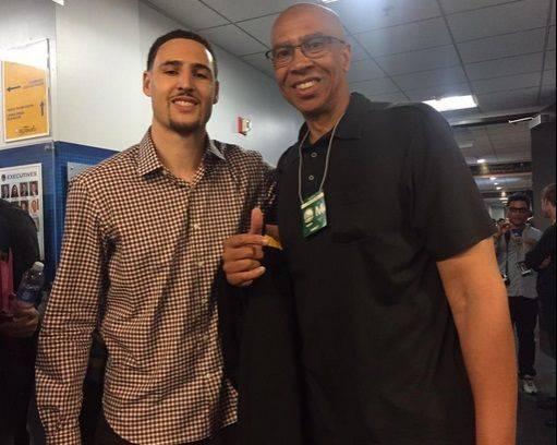 埃斯特旺经纪人：我们连续4年和巴萨谈转会，但对方财政困难（埃斯特旺经纪人：与巴萨谈转会已四年仍无果，因其财政拮据）