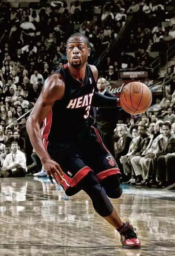 今年上海双雄争冠战启用外籍裁判，去年的主裁为傅明、李海新（上海双雄争冠大战今年启用外籍裁判，去年主哨为傅明、李海新）