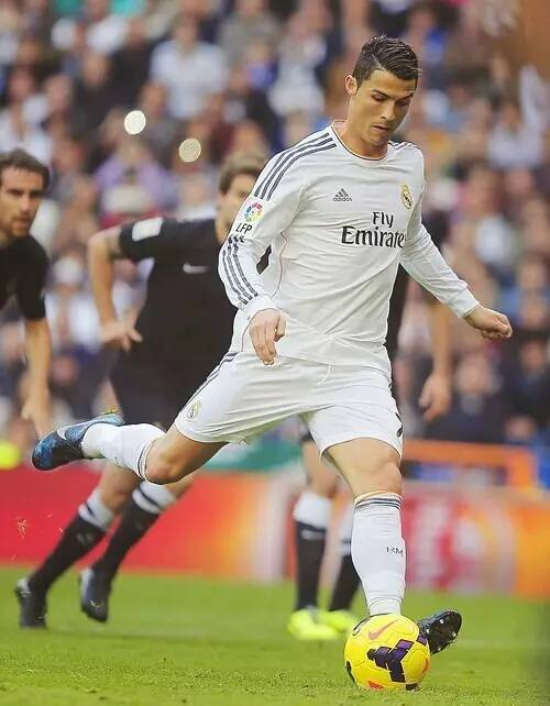 劳塔罗加盟国米后已对阵30支意甲球队破门，同期五大联赛最多