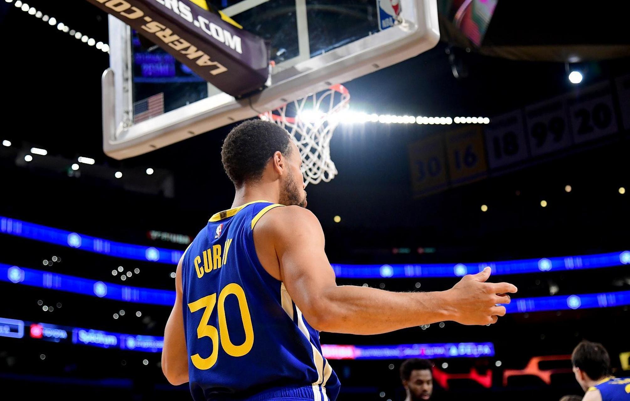 国足新主帅引发热议（国足新帅任命引起广泛讨论）