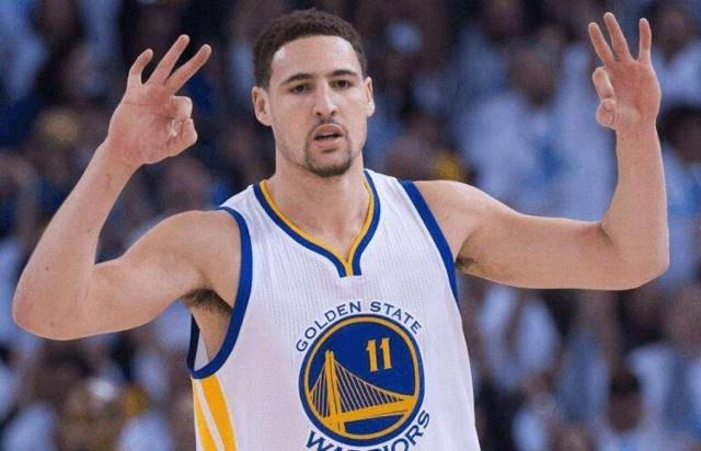 战皇马赛前阿诺德壁画被破坏，旁边写着“叛徒”和“再见”（战皇马前，阿诺德壁画被毁，旁留“叛徒”“再见”字样）